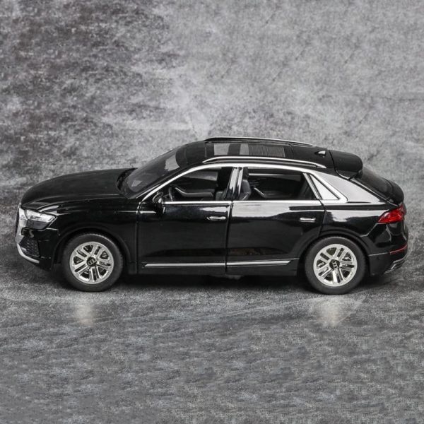 1 24 Audi Q8 SUV Diecast Model Cars Pull Back Doors Open Light Sound Toy Gifts For Kids (14)