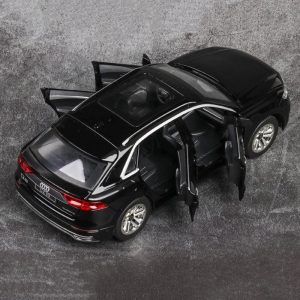 1:24 Audi Q8