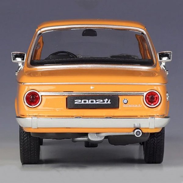 1 24 BMW 2002 Ti Classic Diecast Model Cars Pull Back Doors Open Light Sound Toy Gifts For Kids (11)