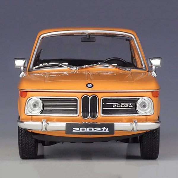 1 24 BMW 2002 Ti Classic Diecast Model Cars Pull Back Doors Open Light Sound Toy Gifts For Kids (12)