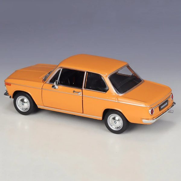 1 24 BMW 2002 Ti Classic Diecast Model Cars Pull Back Doors Open Light Sound Toy Gifts For Kids (17)