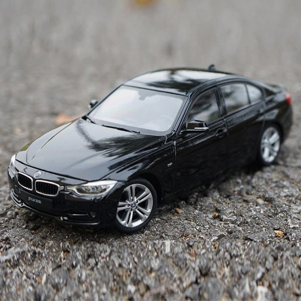 1 24 BMW 335i Diecast Model Cars Pull Back Doors Open Light Sound Toy Gifts For Kids (10)