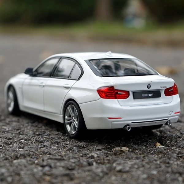 1 24 BMW 335i Diecast Model Cars Pull Back Doors Open Light Sound Toy Gifts For Kids (7)