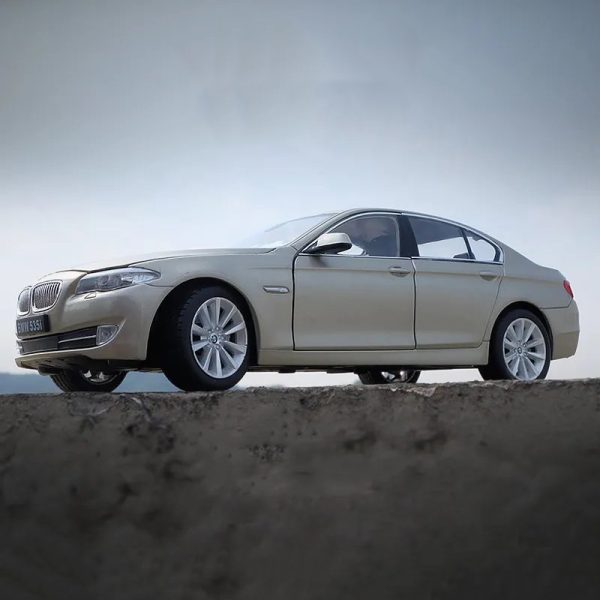 1 24 BMW 535i Diecast Model Cars Pull Back Doors Open Light Sound Toy Gifts For Kids (14)