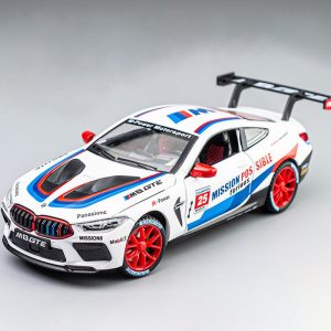 1:24 BMW M8