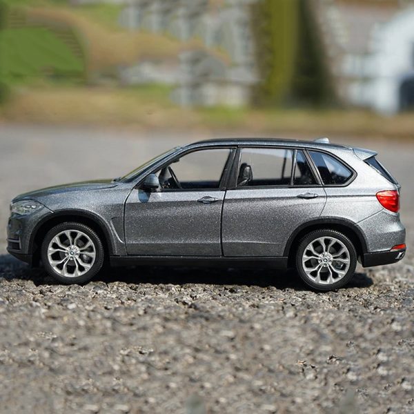 1 24 BMW X5 SUV 1 Diecast Model Cars Pull Back Doors Open Light Sound Toy Gifts For Kids (12)