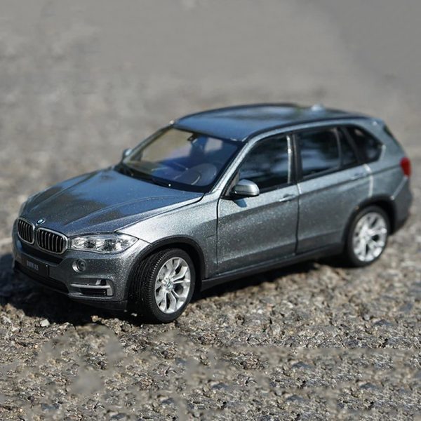 1 24 BMW X5 SUV 1 Diecast Model Cars Pull Back Doors Open Light Sound Toy Gifts For Kids (13)
