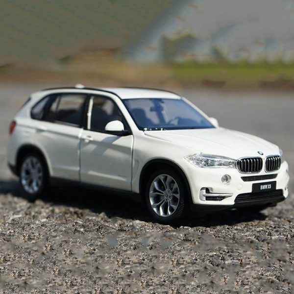 1 24 BMW X5 SUV 1 Diecast Model Cars Pull Back Doors Open Light Sound Toy Gifts For Kids (14)