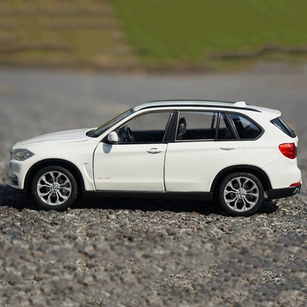 1 24 BMW X5 SUV 1 Diecast Model Cars Pull Back Doors Open Light Sound Toy Gifts For Kids (15)