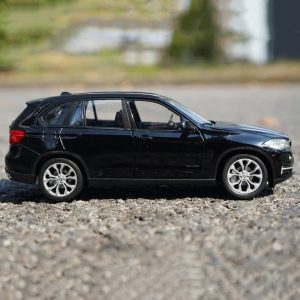 1:24 BMW X5 SUV (1)