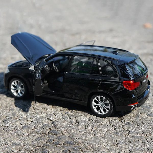 1 24 BMW X5 SUV 1 Diecast Model Cars Pull Back Doors Open Light Sound Toy Gifts For Kids (9)