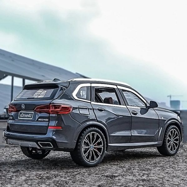 1 24 BMW X5 SUV 2 Diecast Model Cars Pull Back Doors Open Light Sound Toy Gifts For Kids (17)
