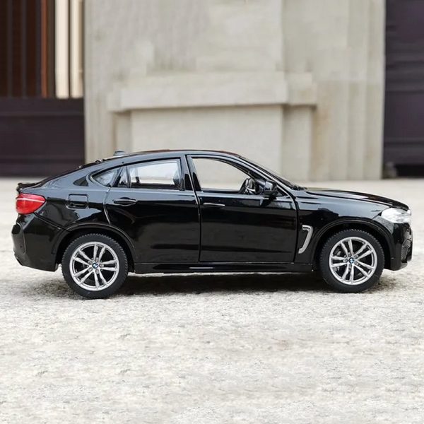 1 24 BMW X6M Diecast Model Cars Pull Back Doors Open Light Sound Toy Gifts For Kids (9)
