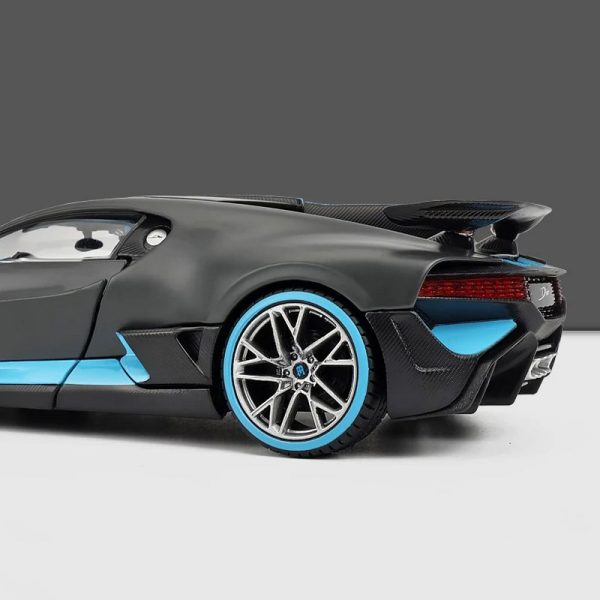 1 24 Bugatti Divo Diecast Model Cars Doors Open Alloy Toy Gifts For Kids (9)