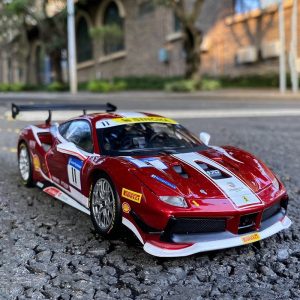 1:24 Ferrari 488 Challenge