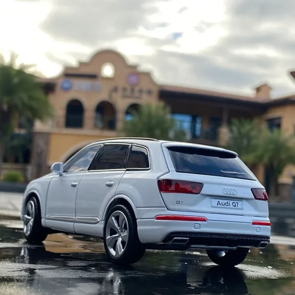 1:32 Scale Audi Q7 Sport SUV Alloy Car Model With Pull Back Sound Light Children Gift Collection Diecast Toy Model - Image 5