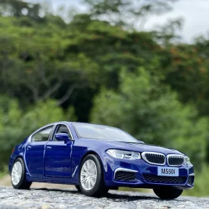 New 1:36 M5 f90 M550i M2 M4 car toy model car Furnishing Pull back car Double door Children’s toy collection gift