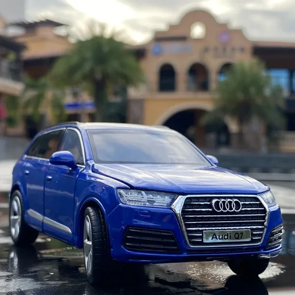 1:32 Scale Audi Q7 Sport SUV Alloy Car Model With Pull Back Sound Light Children Gift Collection Diecast Toy Model - Image 3