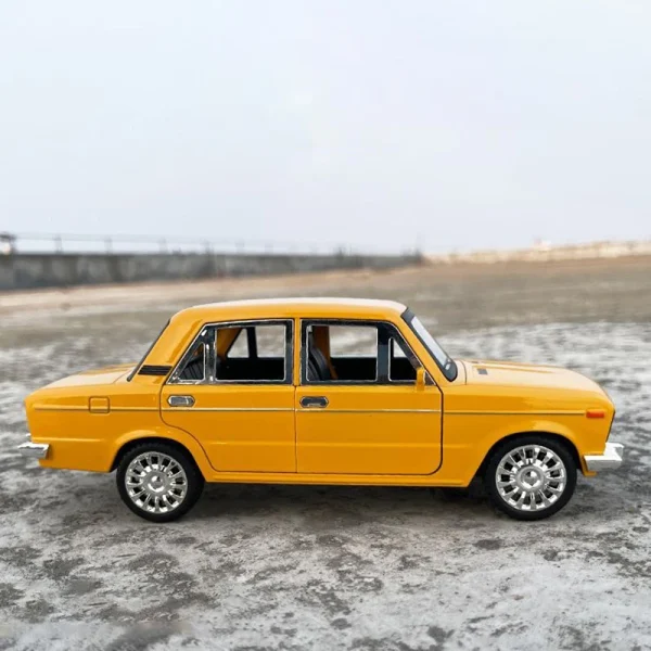 1:18 LADA 2106 Alloy Die Cast Toy Car Model Sound and Light Children's Toy Collectibles Birthday gift - Image 2