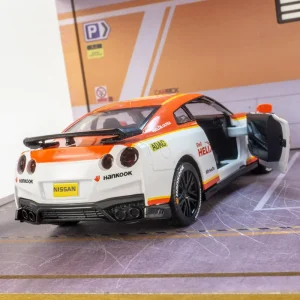 1:32 NISSAN GTR Alloy Car Die Cast Toy Car Model Sound and Light Children’s Toy Collectibles Birthday gift