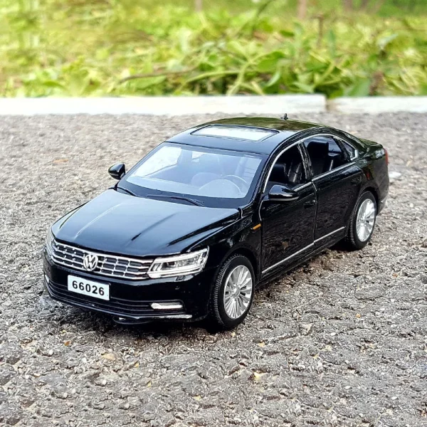 1:32 Passat Alloy Muscle Car Model Sound and Light Pull Back Children's Toy Collectibles Birthday gift - Image 3