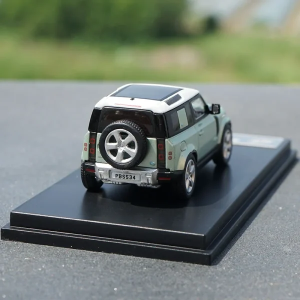 1:64 Defender 90 SUV Alloy Car Diecasts & Toy Vehicles Car Model Miniature Scale Model Car For Children - Image 4