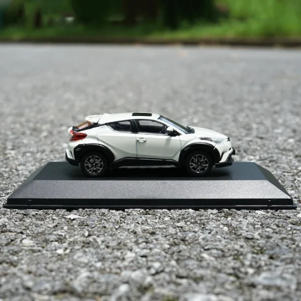 1:43 C-HR CHR SUV Alloy Car Diecasts & Toy Vehicles Car Model Miniature Scale Model Car For Children - Image 4