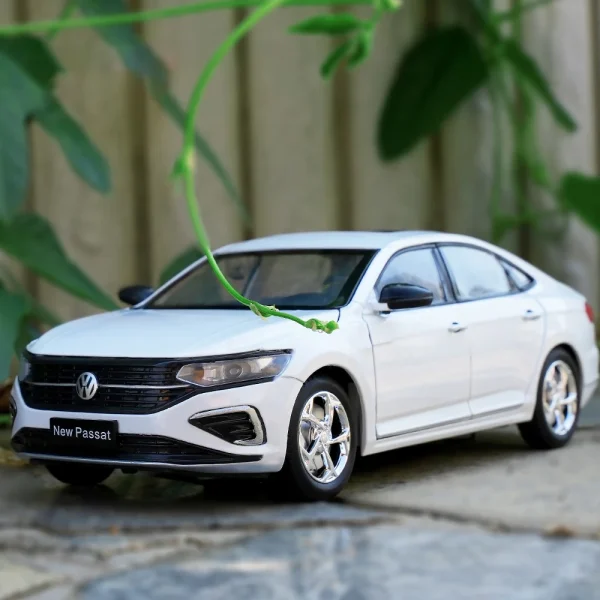 1:24 Passat 2023 Alloy Car Diecasts & Toy Vehicles Car Model Sound and light Pull back Car Toys For Kids Gifts - Image 2