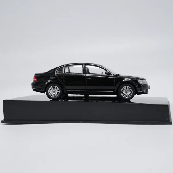 1:43 Passat B5 Alloy Car Diecasts & Toy Vehicles Car Model Miniature Scale Model Car For Children - Image 2