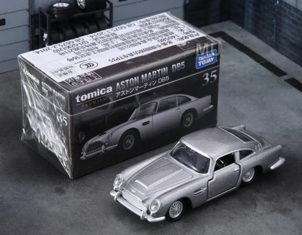 TAKARA TOMY ASTON MARTIN DB5 Alloy Car Diecasts & Toy Vehicles Car Model Miniature Scale Model Car For Children - Image 4