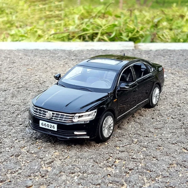 1:32 Passat Alloy Muscle Car Model Sound and Light Pull Back Children's Toy Collectibles Birthday gift - Image 4