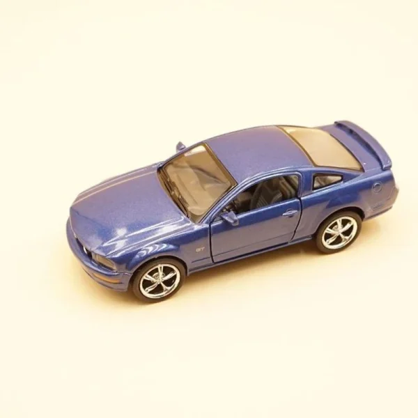 1:38 Ford Mustang GT 2006 Alloy Car Diecasts & Toy Vehicles Car Model Miniature Scale Model Car Toys For Children