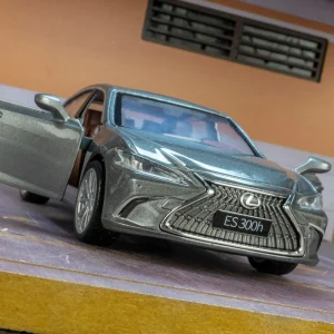 Caipo 1:35 Lexus ES300h Alloy Car Diecasts & Toy Vehicles Car Model Sound and light Pull back Car Toys For Kids Gifts