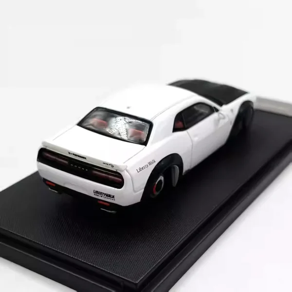 Fine Works 1:64 Challenger SRT Hellcat Alloy Car Diecasts & Toy Vehicles Car Model Miniature Scale Model Car For Children - Image 2