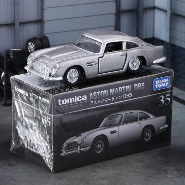 TAKARA TOMY ASTON MARTIN DB5 Alloy Car Diecasts & Toy Vehicles Car Model Miniature Scale Model Car For Children