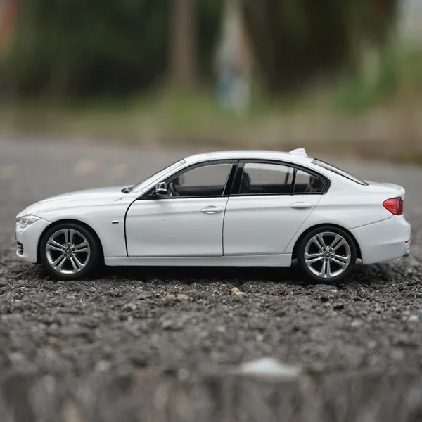 WELLY 1:24 BMW 335i Alloy Car Diecasts & Toy Vehicles Car Model Miniature Scale Model Car Toy For Children - Image 3