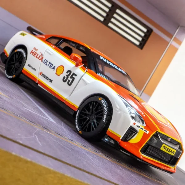 1:32 NISSAN GTR Alloy Car Die Cast Toy Car Model Sound and Light Children's Toy Collectibles Birthday gift - Image 4