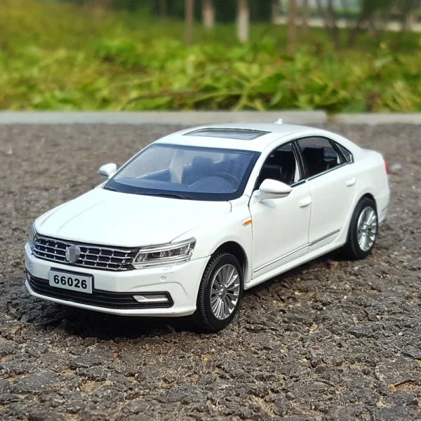 1:32 Passat Alloy Muscle Car Model Sound and Light Pull Back Children's Toy Collectibles Birthday gift - Image 6